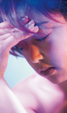 visage femme stressé