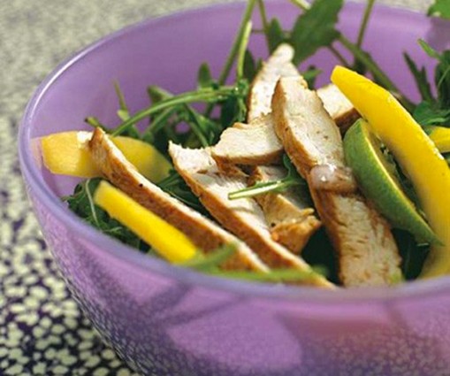 Salade de dinde grillée à la mangue