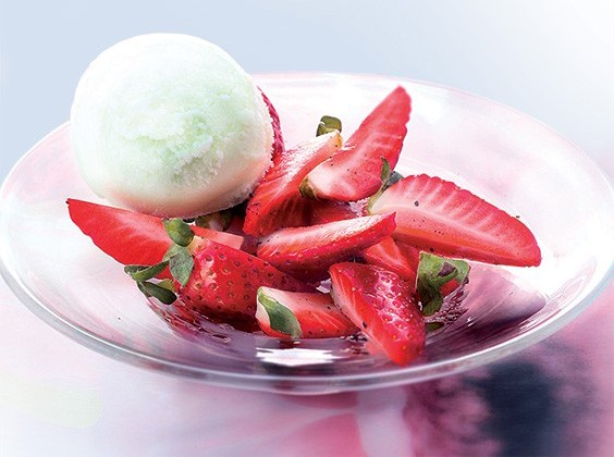 Salade de fraises au sorbet citron