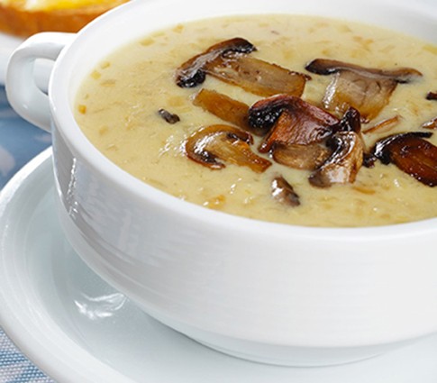 Soupe de champignons et petits croûtons